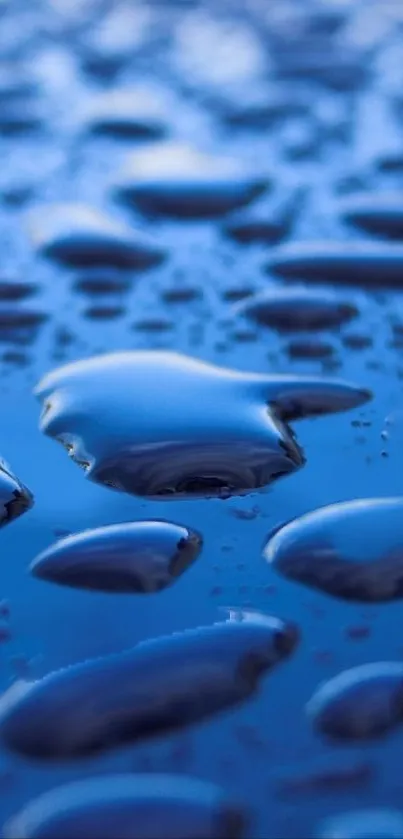 Deep blue wallpaper with raindrop reflections and a calming effect.