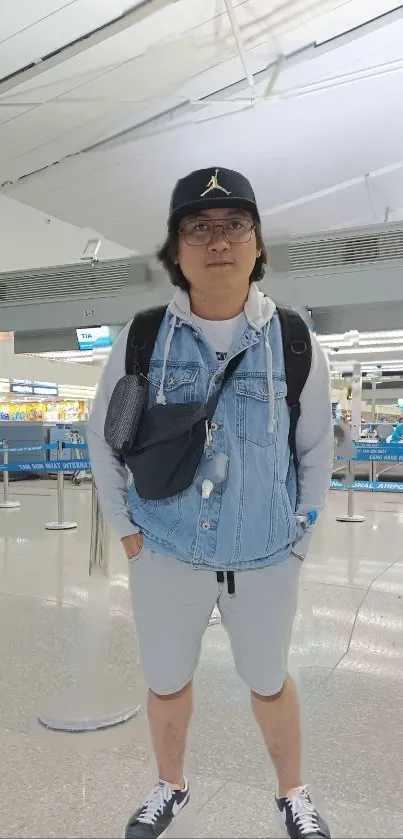 Casual airport style with denim and sneakers.