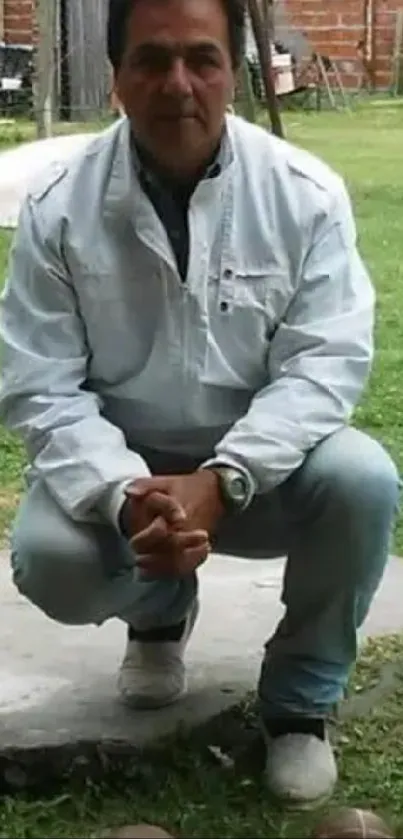 Casual man in white denim poses outdoors.