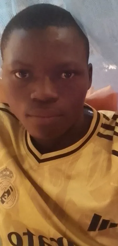 Person in yellow Real Madrid jersey.