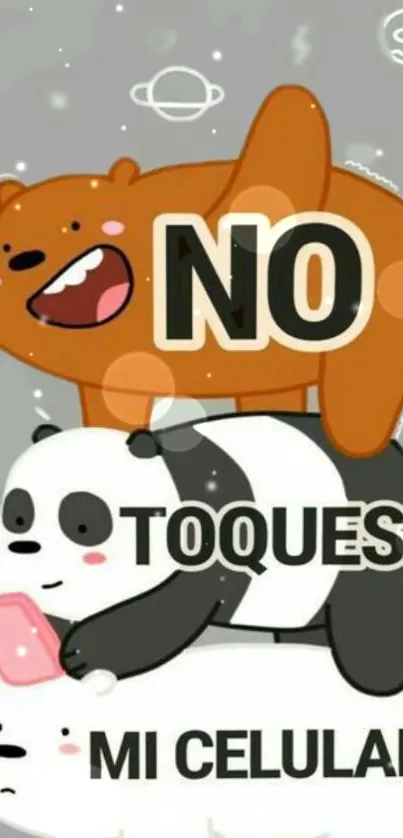 Playful bear stack with 'No Toques Mi Celular' text on mobile wallpaper.