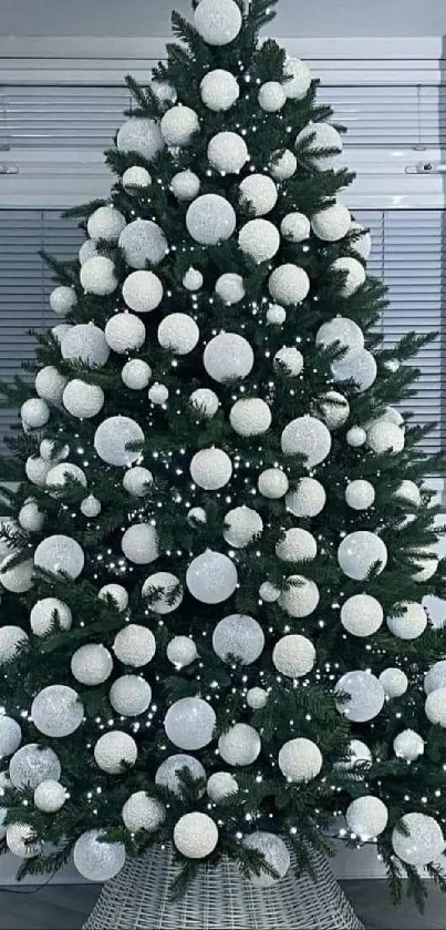 Elegant Christmas tree with white baubles.