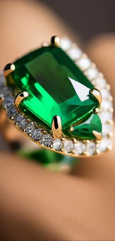 Luxurious emerald and gold ring with diamonds close-up wallpaper.