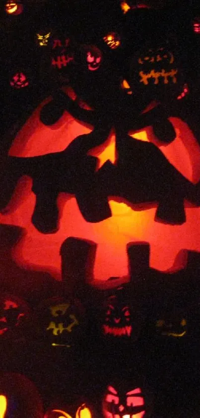 Spooky Halloween wallpaper with glowing jack-o'-lanterns in the dark.