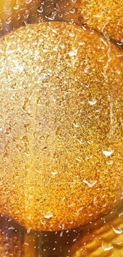 Golden textured wallpaper with water droplets creating a luxurious effect.