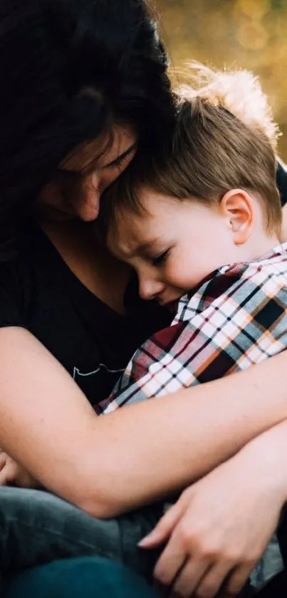 A tender mother and child embrace wallpaper scene.