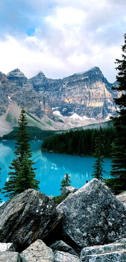 Beautiful mountain lake with turquoise water and rocky peaks.