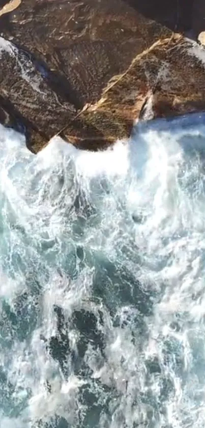 Crashing ocean waves on rocky coastline wallpaper.