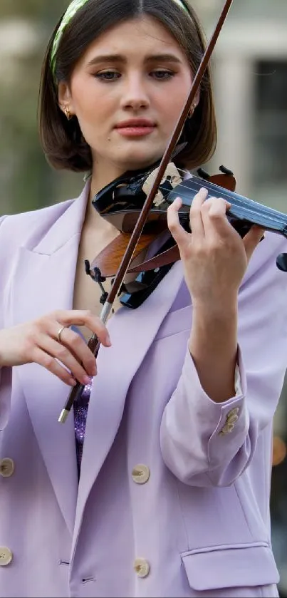 Street violinist in lavender blazer playing music.