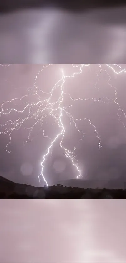 Dramatic lightning in dark stormy sky wallpaper.