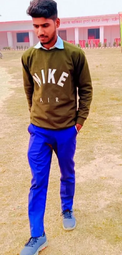 Young man in casual outfit, outdoors