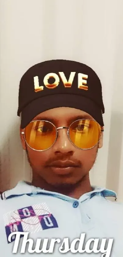 Wallpaper with a love cap and sunglasses