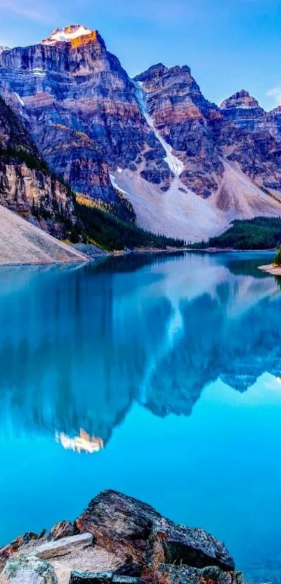 Vibrant mountain lake with blue water and majestic peaks.