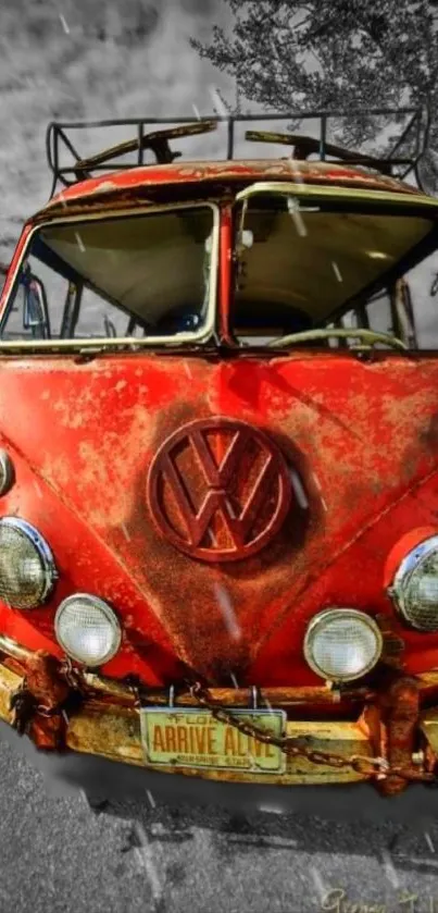 Wallpaper of a vintage red van with rusted details and classic charm.