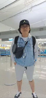 Casual airport style with denim and sneakers.