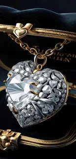 Heart-shaped jewel pendant in elegant case.