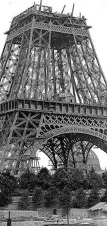 Black and white Eiffel Tower vintage wallpaper.