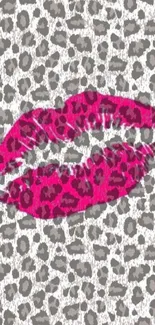 Leopard print with bold pink lips wallpaper pattern.