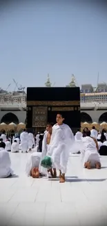 A peaceful wallpaper of the Kaaba surrounded by worshippers and blue sky.