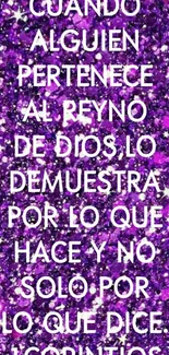 Purple glitter wallpaper with inspirational Spanish quote in white text.