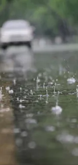 Calming rainy street wallpaper with raindrops reflecting.