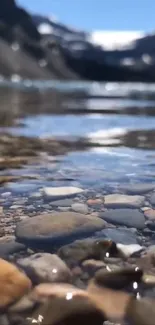 Mountain lake with clear water and pebbles.