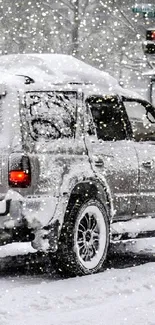 Snow-covered SUV in a city with falling snow and traffic light.