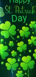 Green shamrock heart wallpaper for St. Patrick's Day celebration.