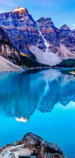 Vibrant mountain lake with blue water and majestic peaks.